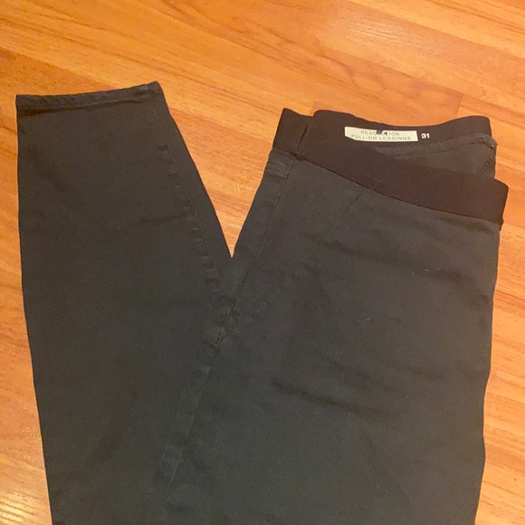 2/$10- GAP- High Resolution Pull On Leggings - Picture 3 of 10